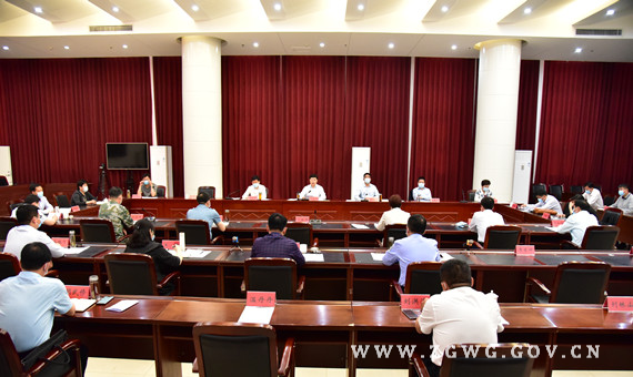 九届市委常委会第33次（扩大）会议举行_副本.jpg