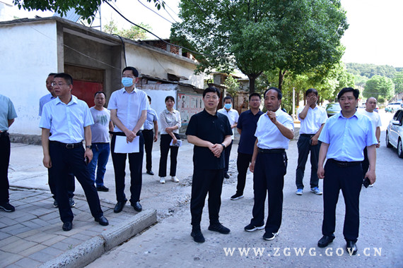刘文祥带队调研城市公路建设情况_副本.jpg 刘文祥带队调研城市公路建设情况_副本.jpg