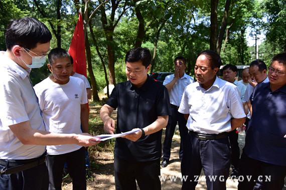 刘文祥带队调研城市公路建设情况 (2)_副本.jpg 刘文祥带队调研城市公路建设情况 (2)_副本.jpg